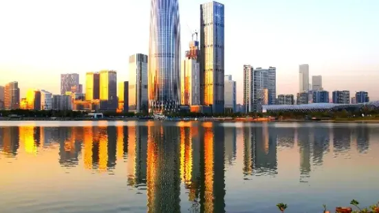 一个充满现代化的优美公园，有激情，充满想象力的时尚公园。这个