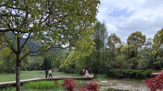 貴陽花溪國家城市公園十里河灘景區是沿水而形成的一處濕地公園，