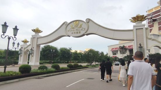 永利皇宫可以说是人间乐园，充满了浪漫唯美、奢华至极的氛围，它