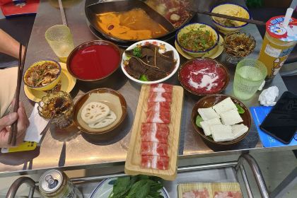 宽窄巷子串串火锅(上海路店)