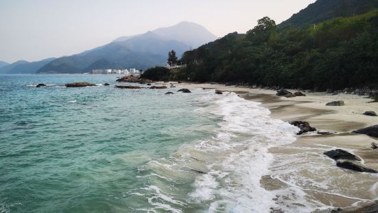 大鹏这个地方的自然环境还是不错的,因为紧靠海边,空气质量也好