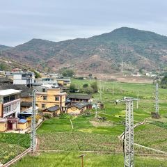 恐龙山服务区餐厅 여행 사진