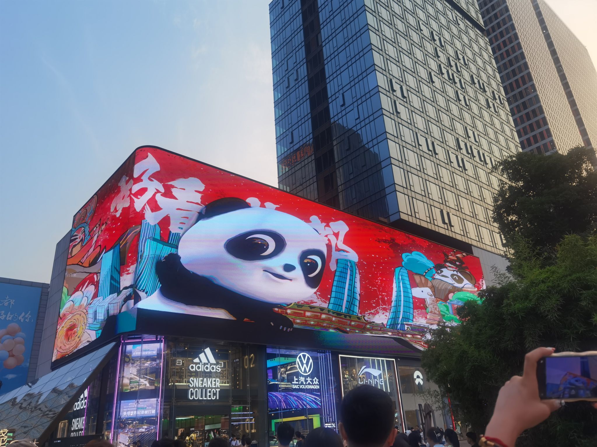 Chengdu China on X: The Sino-Ocean Taikoo Li #Chengdu, the most popular  shopping block in the city, now sees a recovery. Let's have a look at the  trendy girls.  / X