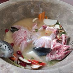 Yaoji Fuxian Lake Signature Stone Pot Fish Restaurant User Photo
