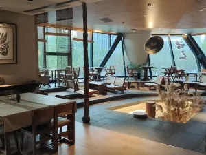 THE SYNC LOUNGE