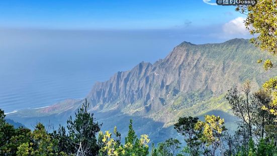 Kalalau Lookout在Na Pali海岸线上，有壮