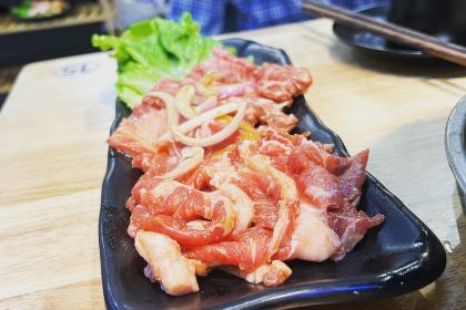 山洞里烤肉(金鹰店)