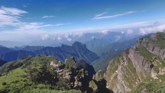 应该是整个神农顶景区最核心的景点了，景色非常好，全程4.5公