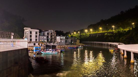 五一放假非常值的海滩，非常漂亮，这里有音乐节，蹦迪现场，有免