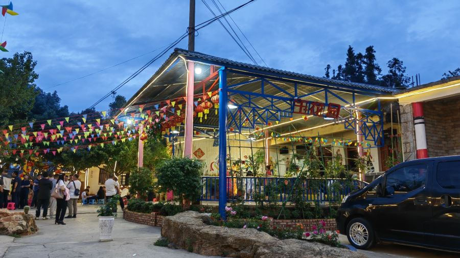 Azhediyuhuayuan8dawan Restaurant