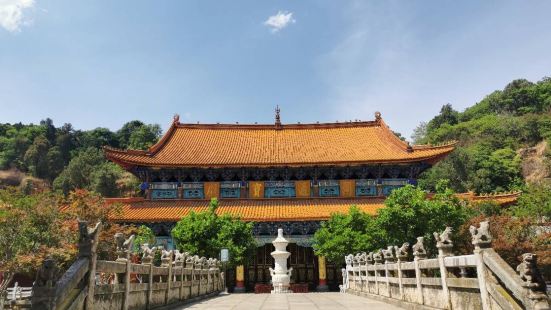 圆通寺，位于昆明市区内的圆通街，是昆明最古老的佛教寺院之一，
