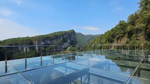 Natural Sanqiao Glass Observatory