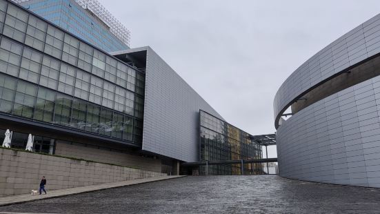 位于澳门半岛的澳门艺术博物馆值得花时间一游，看下来起码两个小