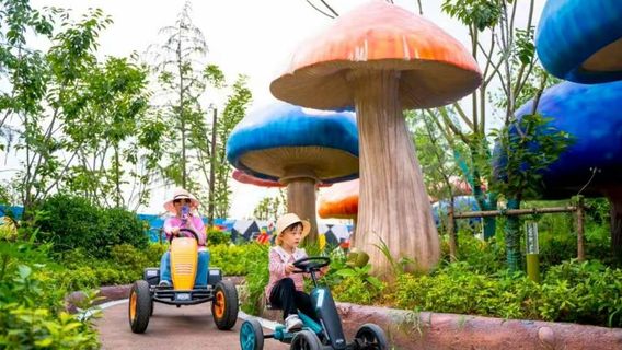 hua qiao cheng qi qu tong nian qin zi le yuan - song lin tong hua