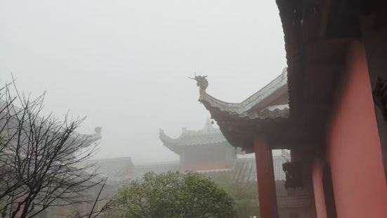 真如禪寺，位於江西省九江市永修縣西北的雲居山上，始建於唐憲宗