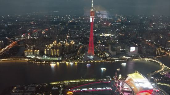 在广州东塔95楼瑰丽酒店的大堂吧，正对小蛮腰，夜景绝美。不过