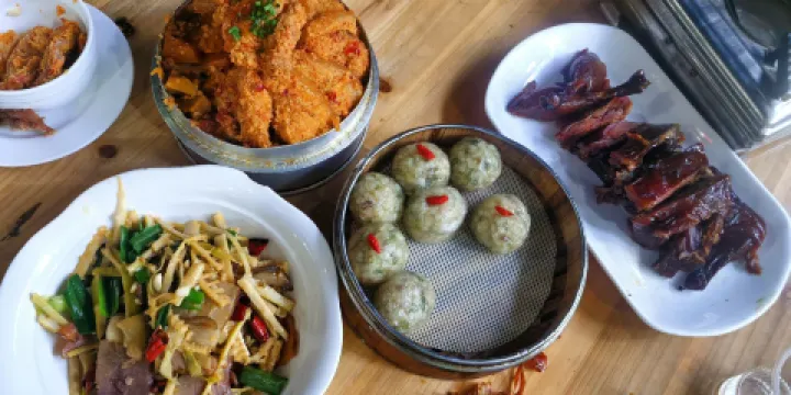 巴人寨--柴火飯