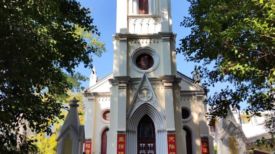 露德圣母堂，是广州市荔湾区沙面小岛上的一座天主教堂，在广州市