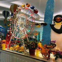 Emperor Penguin All Day Dining User Photo