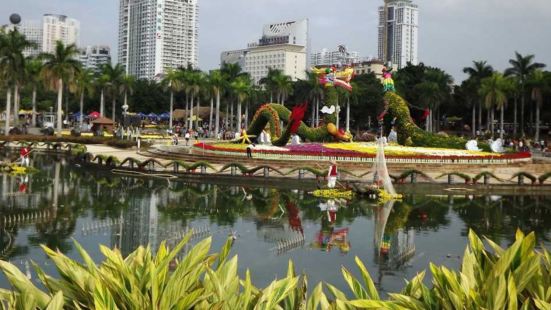 南寧南湖公園，位於南寧市區東南部，在這個公園中，湖的面積佔總