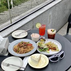 漓岸璞闲文旅酒店(阳朔西街漓江店)·上房野BISTRO·餐×酒×咖 User Photo
