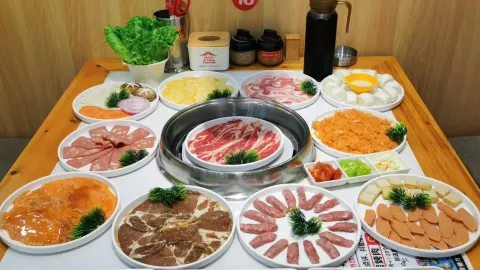 小草房烤肉 in 承徳