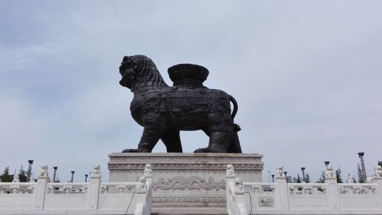 滄州的新鐵獅子，位於滄州市的&ldquo;獅城公園&rdqu