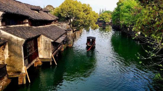 朱家角镇，隶属于上海市青浦区，位于上海市西部、青浦区中南部，