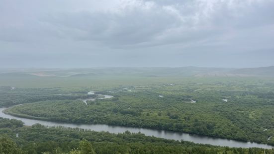 额尔古纳湿地，挺美的，可惜我们去的时候下雨，景观台风特别大。