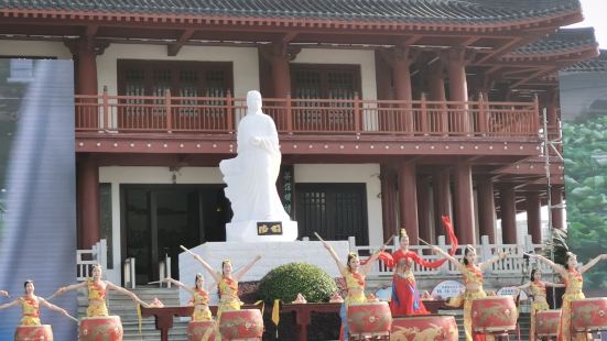 天門市陸羽公園，圍着天門西湖建的公園，作為城中湖來說建的非常