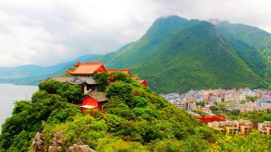 禄充风景区主要指的是位于抚仙湖西岸的禄充村。历史上的这里人杰