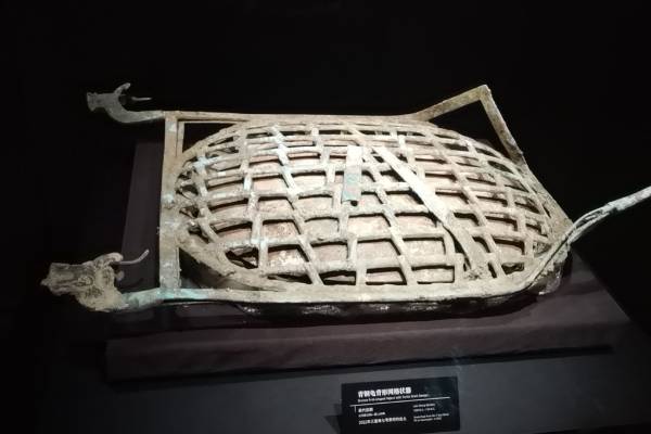 三星堆博物館 | 龜背形網格狀器