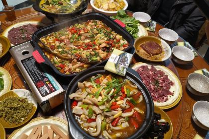 YI JIA YI NONG GU LE