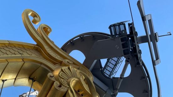 澳门的道路不得不说真的很干净，走了几天鞋底都很干净。永利皇宫