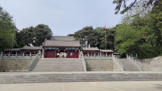 向阳古寺始建于公元1575年，属于显宗佛教派系，原名龙泉寺，
