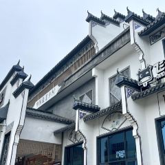 恐龙山服务区餐厅 여행 사진
