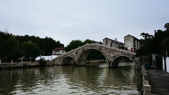 傍晚到，逛一會兒，吃個晚飯，再逛逛看夜景，總共差不多逛了一個