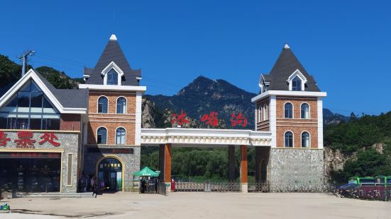 庄河的冰峪溝，是東北的小桂林，景色宜人，特別適合避暑，走進景