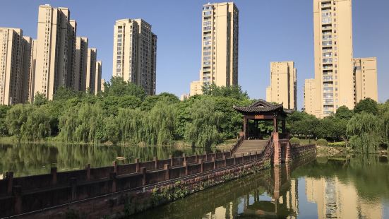 遗爱湖景区很大，遗爱清风景区只是其中一部分，在遗爱湖的北端，