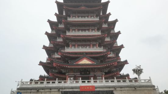 合江楼位于惠州的东北部，东江和西枝江的合流处，为广东六大名楼