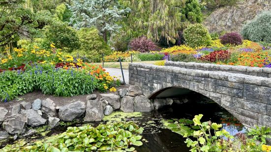 是溫哥華較大的城市綠色植物和花卉的公園，也是較受歡迎的婚紗照