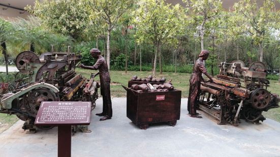 在南宁江南公园看到南宁绢纺厂的雕塑，再看介绍，觉得可惜了，1