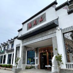 恐龙山服务区餐厅 여행 사진