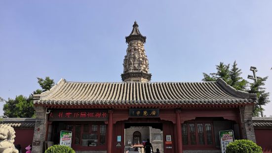 正定广惠寺位于正定历史文化街区燕赵南路东侧，光惠路北侧，北距