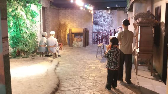 A Little Apark Makes A Great Fire Wax Museum