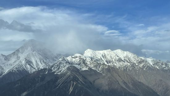 建议下午5点钟到达子梅垭口的路口，开始爬山9公里，35分钟，