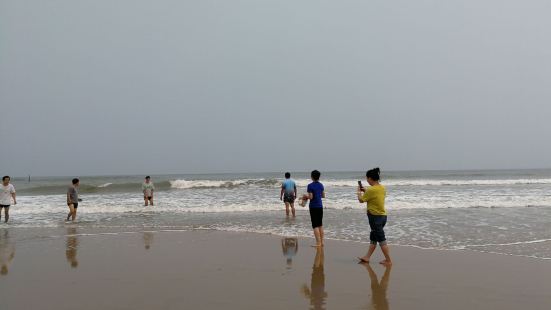 中国第一长滩，世界第二长滩，长度仅次于澳大利亚的黄金海岸。纯