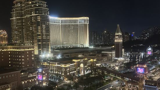 去澳门旅游，来到了威尼斯人度假区，这一个度假区非常大，我最喜