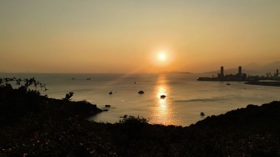 离岛第一站，真的太赞了，从中环坐船，榕树湾码头上岛，一路村庄