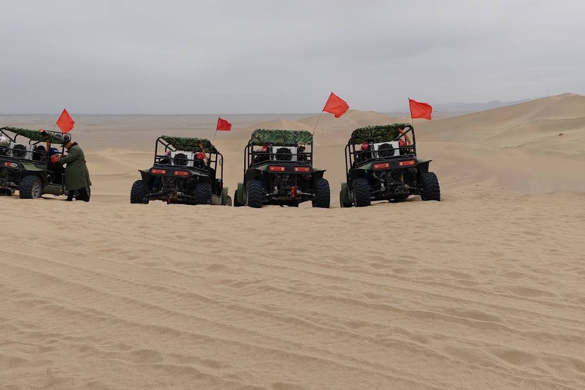 鳴沙山必玩項目二：沙漠越野車 & 摩托車
